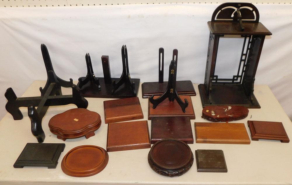 Lot Wooden Stands & Wall Bracket: Lot Wooden Stands & Wall Bracket. 10 3/4" W 7 1/4" D 16 1/2" H "ALL DESCRIPTIONS AND ANY CONDITION STATEMENT GIVEN BY LANGSTON AUCTION GALLERY ARE STRICTLY OPINIONS AND LANGSTON'S SHALL HAVE NO RESPON