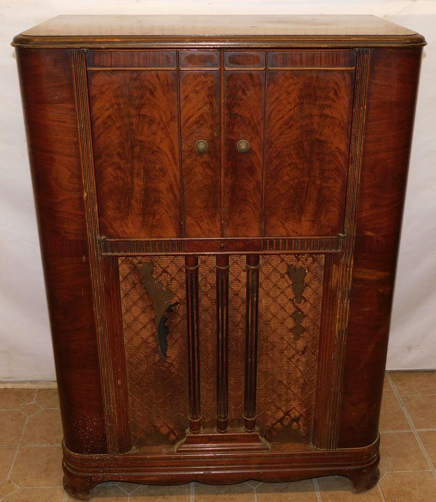 Antique Walnut Case Record Player & Radio By Stromberg Carlson (1 of 9)