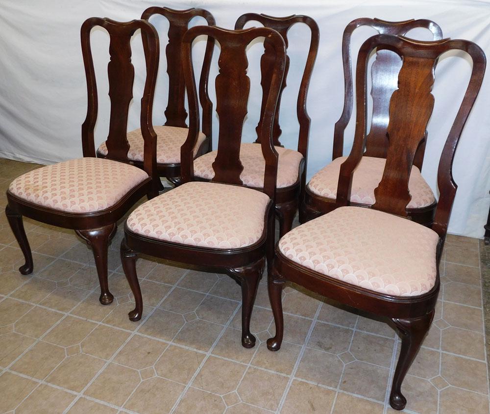 Set 6 Mahogany Queen Anne Style Dining Chairs: Set 6 Mahogany Queen Anne Style Dining Chairs . 40" H "ALL DESCRIPTIONS AND ANY CONDITION STATEMENT GIVEN BY LANGSTON AUCTION GALLERY ARE STRICTLY OPINIONS AND LANGSTON'S SHALL HAVE NO RESPONSIBILITY 