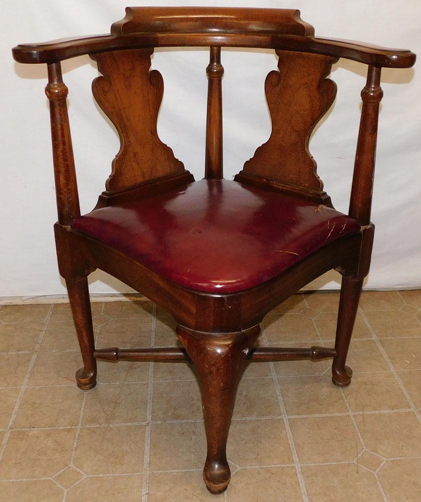 Mahogany Queen Anne Style Corner Chair: Mahogany Queen Anne Style Corner Chair. 32 1/4" H "ALL DESCRIPTIONS AND ANY CONDITION STATEMENT GIVEN BY LANGSTON AUCTION GALLERY ARE STRICTLY OPINIONS AND LANGSTON'S SHALL HAVE NO RESPONSIBILITY FOR
