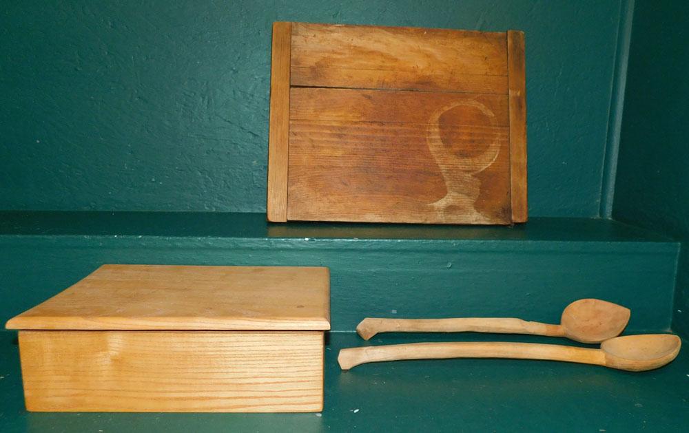 Cutting Board- Two Wooden Spoons - Oak Box (1 of 4)