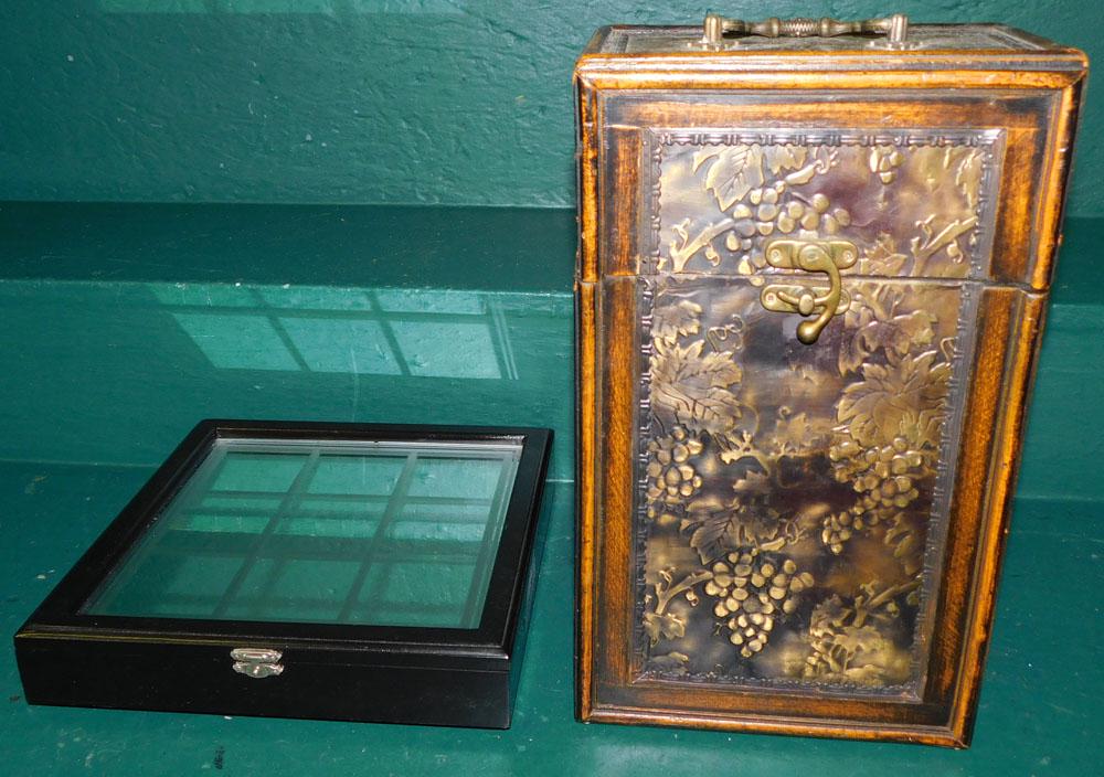 Modern Embossed & Wood Decanter Box & Glass Mirrored Top Tic Tac Toe Game (1 of 5)