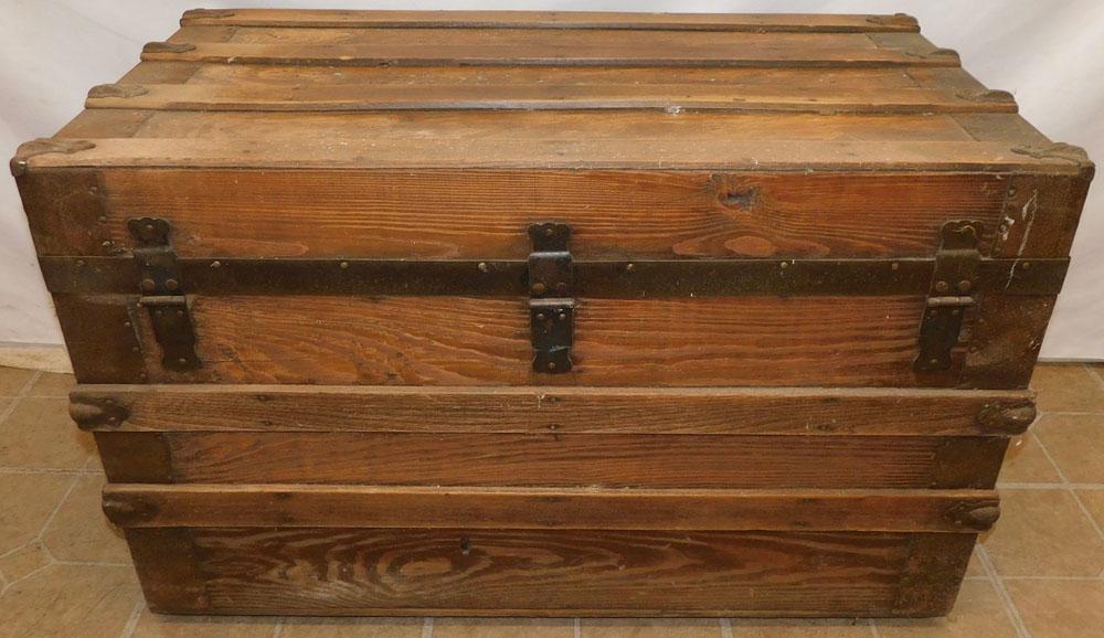 Antique Flat Top Trunk (1 of 5)