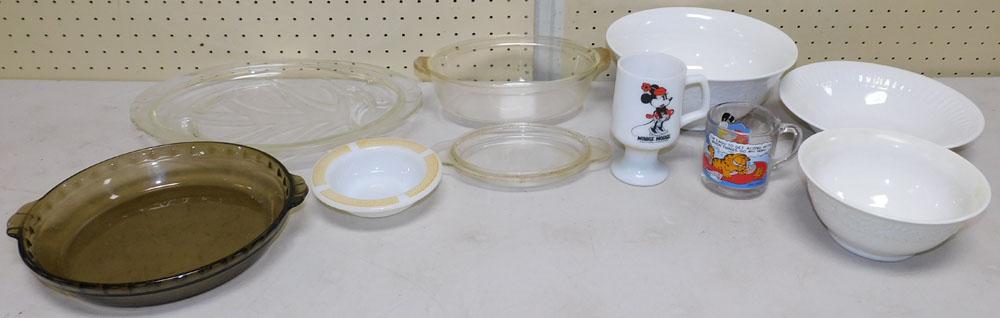 Lot of Vintage Pyrex Glass Items & Collectibles: Lot of Vintage Pyrex Glass Items & Collectibles . "ALL DESCRIPTIONS AND ANY CONDITION STATEMENT GIVEN BY LANGSTON AUCTION GALLERY ARE STRICTLY OPINIONS AND LANGSTON'S SHALL HAVE NO RESPONSIBILITY FOR