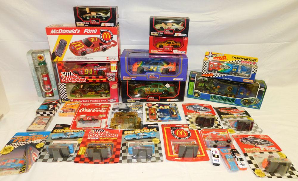 Lot Nascar Items (1 of 5)