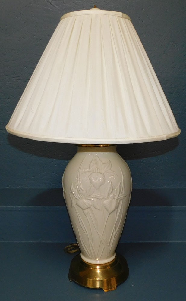 Lenox Porcelain Vase Made Into Lamp: Lenox Porcelain Vase Made Into Lamp . 31 3/4" H "ALL DESCRIPTIONS AND ANY CONDITION STATEMENT GIVEN BY LANGSTON AUCTION GALLERY ARE STRICTLY OPINIONS AND LANGSTON'S SHALL HAVE NO RESPONSIBILITY FOR ER