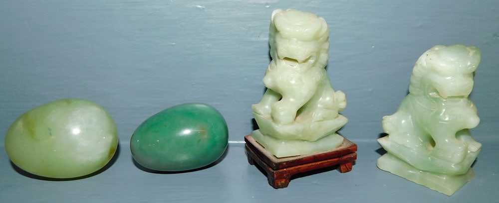 2 Chinese Stone Egg Paperweights & 2 Carved Chinese Stone Foo Dogs (1 of 2)