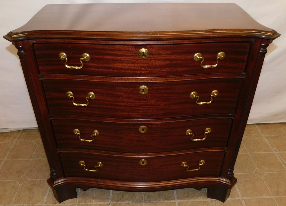 Mahogany Serpentine Front 4 Drawer Chest with Quarter Columns (1 of 7)