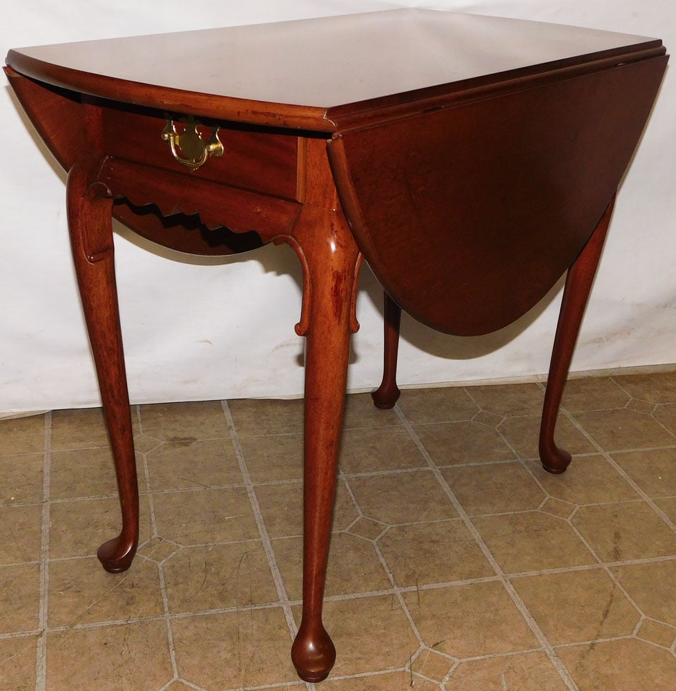 Benchmade Mahogany Queen Anne Drop-Leaf Table (1 of 5)