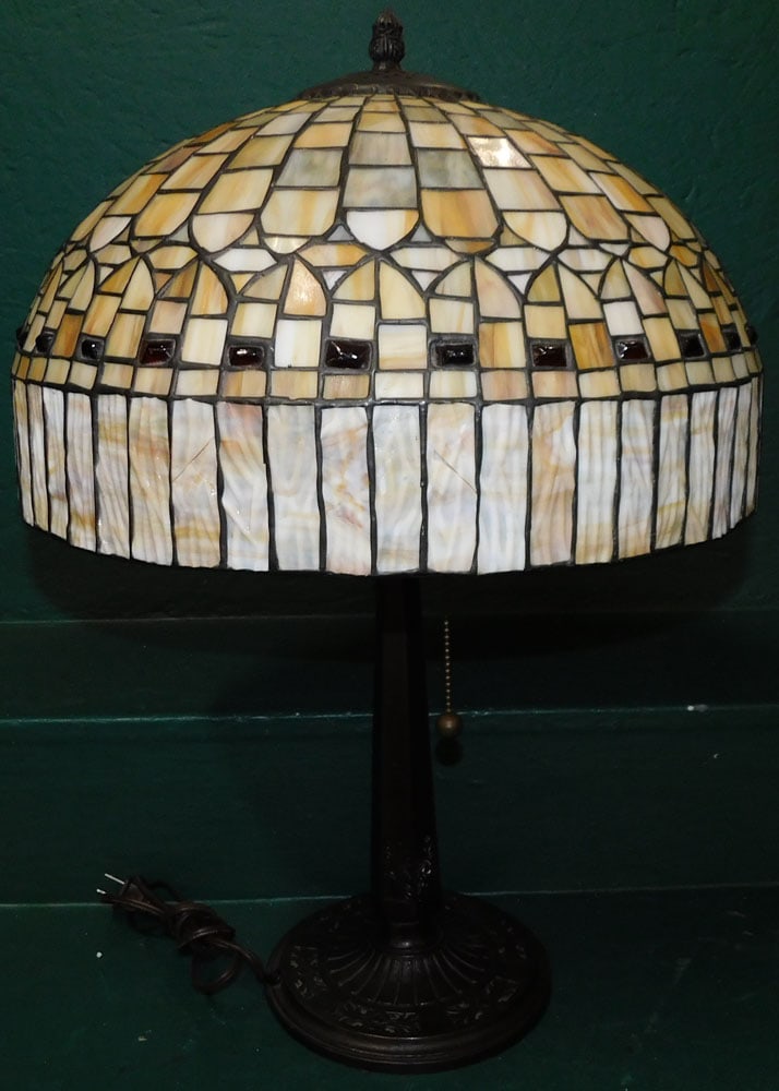 Leaded Stained Glass Tiffany Style Table Lamp (1 of 3)