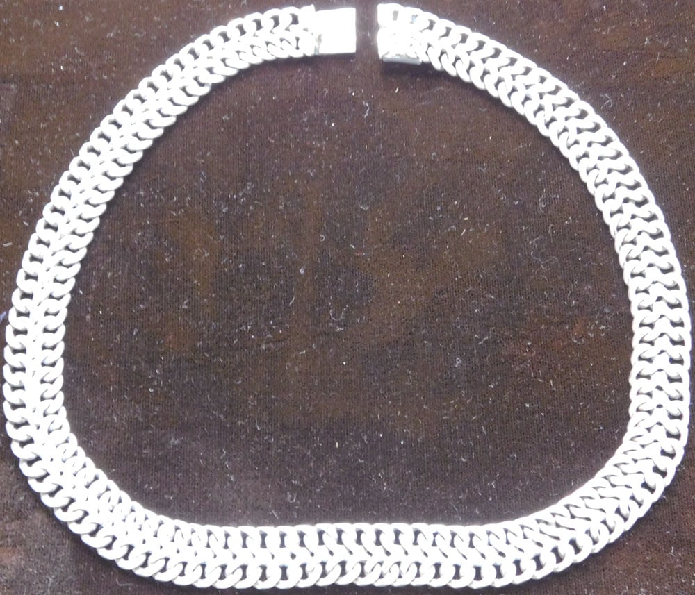 Sterling 925 Wide Chain Collar Necklace: Sterling 925 Wide Chain Collar Necklace. "ALL DESCRIPTIONS AND ANY CONDITION STATEMENT GIVEN BY LANGSTON AUCTION GALLERY ARE STRICTLY OPINIONS AND LANGSTON'S SHALL HAVE NO RESPONSIBILITY FOR ERRORS OR