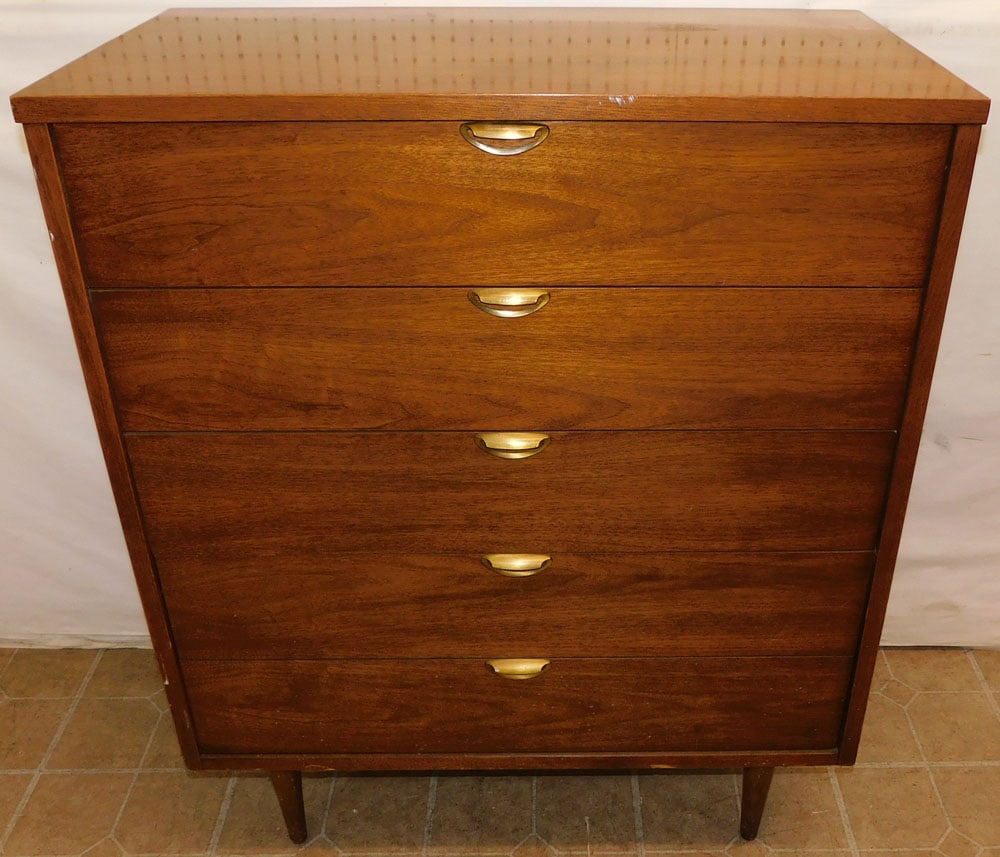 Mid Century Walnut 4 Drawer Chest by Bassett Furniture: Mid Century Walnut 4 Drawer Chest by Bassett Furniture . 34 1/4" W 18 1/4" D 42" H "ALL DESCRIPTIONS AND ANY CONDITION STATEMENT GIVEN BY LANGSTON AUCTION GALLERY ARE STRICTLY OPINIONS AND LANGSTON'S
