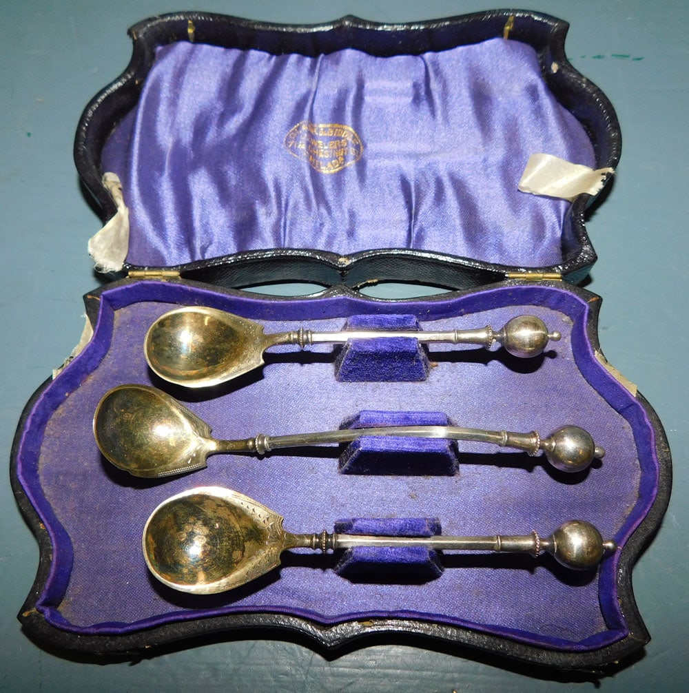 Set of 3 Silver Condiment Spoons in Case, (Dated 1908) (1 of 5)