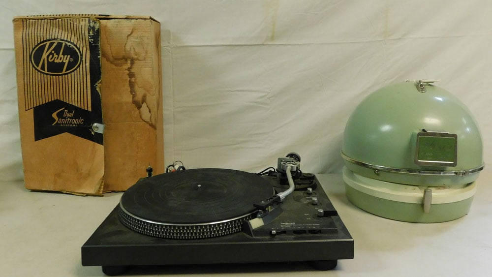 Lot Of Vintage Electronics Auction