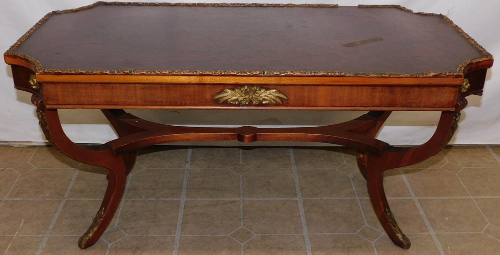 Mahogany Tea Table: Mahogany Tea Table. 37" W 19" D 18 1/4" H ALL DESCRIPTIONS AND ANY CONDITION STATEMENT GIVEN BY LANGSTON AUCTION GALLERY ARE STRICTLY OPINIONS AND LANGSTON'S SHALL HAVE NO RESPONSIBILITY FOR ERRORS OR