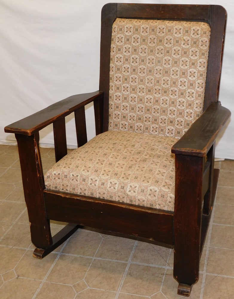 Antique Oak Rocker (1 of 2)