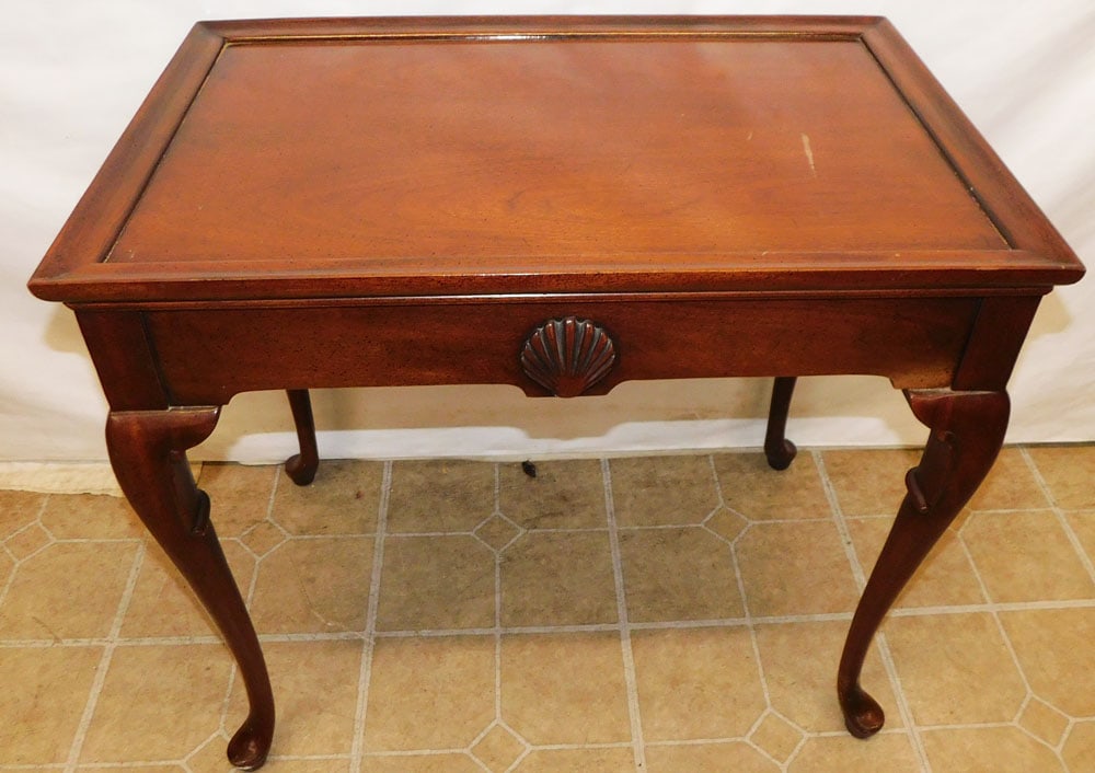 Mahogany Queen Anne Style Tea Table with Slides: Mahogany Queen Anne Style Tea Table with Slides. 28 1/4" W 17 3/4" D 25 1/2" H ALL DESCRIPTIONS AND ANY CONDITION STATEMENT GIVEN BY LANGSTON AUCTION GALLERY ARE STRICTLY OPINIONS AND LANGSTON'S SHALL