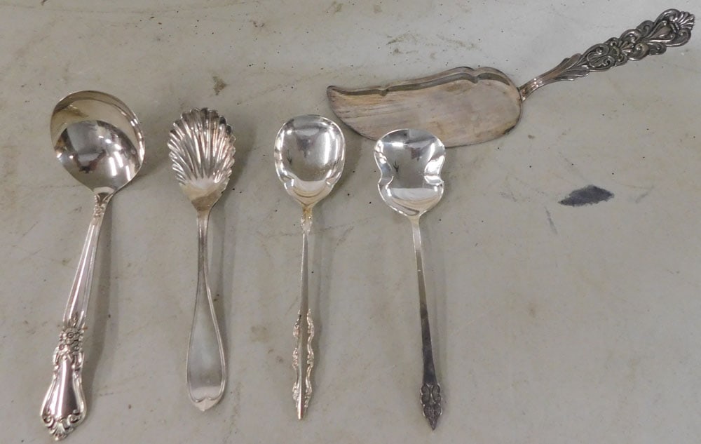 5 Pc Silverplate Flatware (1 of 3)