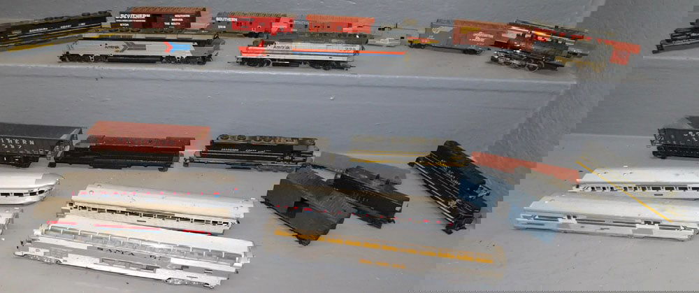 Lot Of Train Cars - Locomotives - Parts (Bachmann Tyco) (1 of 6)