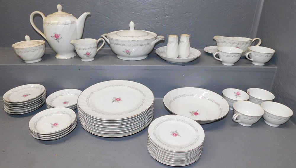 44 Pc Japanese China "Royal Swirl" (1 of 6)