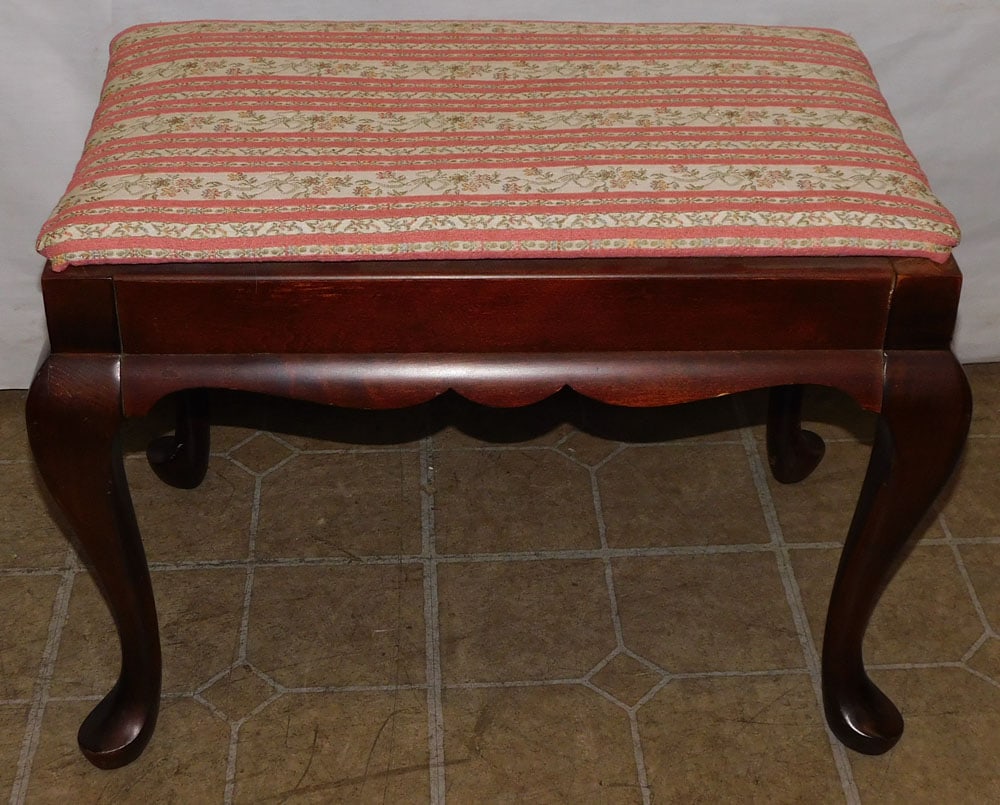 Mahogany Queen Anne Style Vanity Bench (1 of 2)