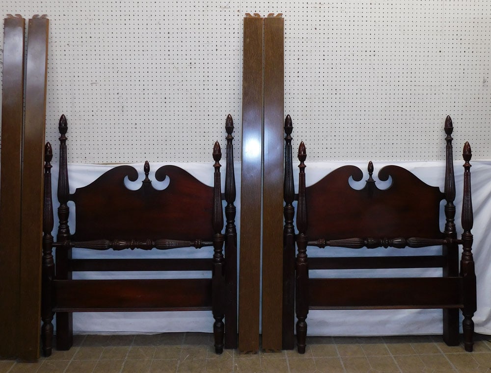 Pair Mahogany Fluted Post Twin Beds By Dixie With Rails (1 of 3)