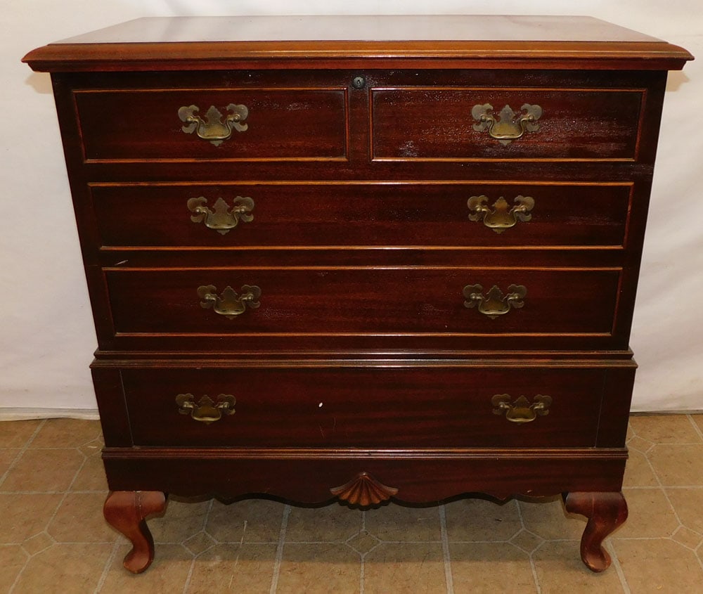 Mahogany Queen Anne Style Cedar Line Blanket Chest By Lane (1 of 7)