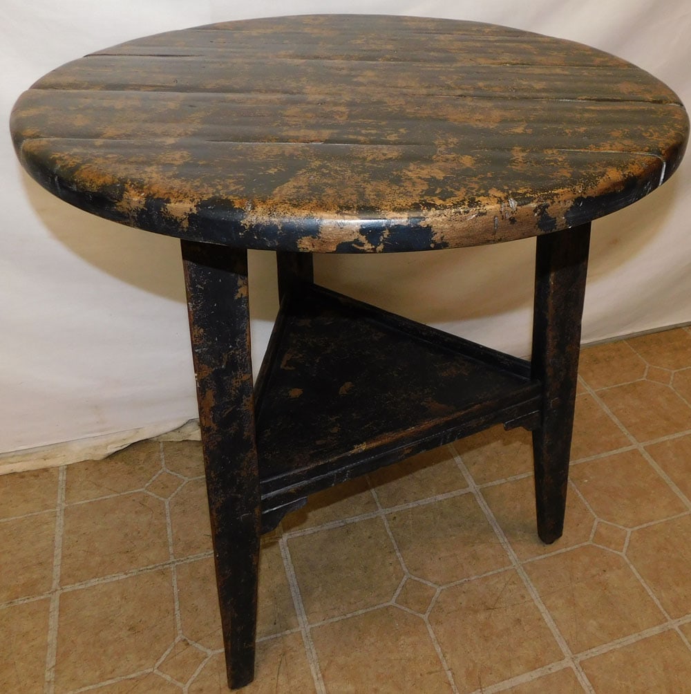 Distressed Painted Round Tea Table: Distressed Painted Round Tea Table. 24 1/4" Dia 25 3/4" H ALL DESCRIPTIONS AND ANY CONDITION STATEMENT GIVEN BY LANGSTON AUCTION GALLERY ARE STRICTLY OPINIONS AND LANGSTON'S SHALL HAVE NO RESPONSIBILI