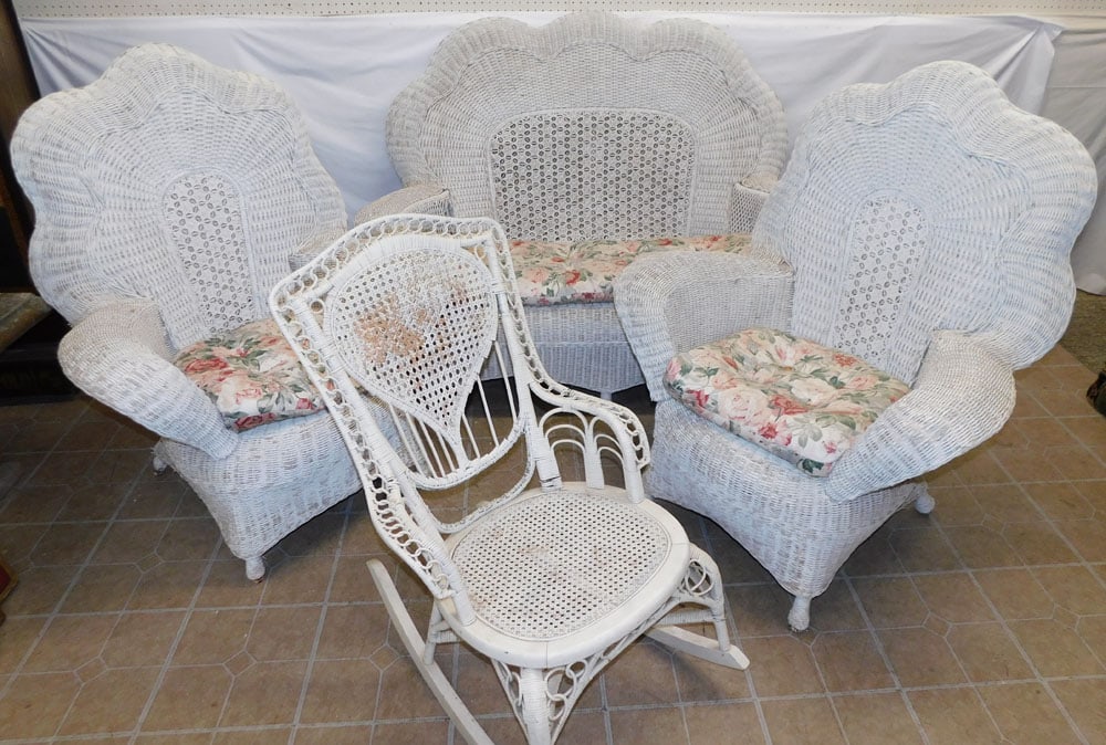 4 Pc Antique Painted Wicker (1 of 9)