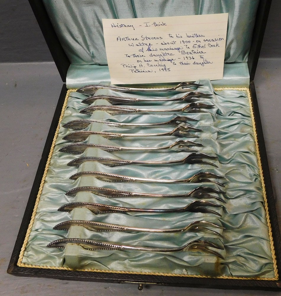 Set Rogers Bros. Silver Plate Olive/ Pickle Forks (1 of 4)