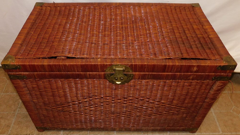 Wicker Blanket Chest (1 of 3)