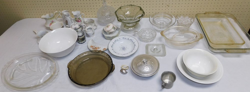 Lot of Pyrex, Crystal, Glass, & Porcelain Items (1 of 5)