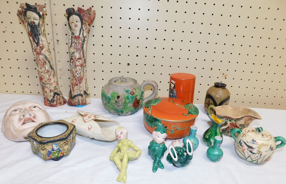 Lot Oriental Porcelain Items (1 of 3)