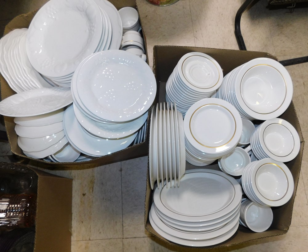 Lot Shenango China Made In USA: Lot Shenango China Made In USA. ALL DESCRIPTIONS AND ANY CONDITION STATEMENT GIVEN BY LANGSTON AUCTION GALLERY ARE STRICTLY OPINIONS AND LANGSTON'S SHALL HAVE NO RESPONSIBILITY FOR ERRORS OR OMISSIONS