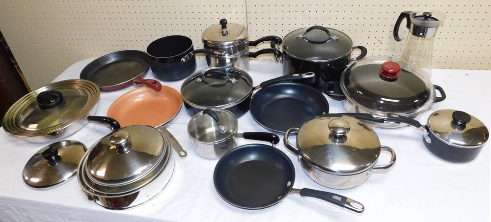Lot Pots & Pans: Lot Pots & Pans. ALL DESCRIPTIONS AND ANY CONDITION STATEMENT GIVEN BY LANGSTON AUCTION GALLERY ARE STRICTLY OPINIONS AND LANGSTON'S SHALL HAVE NO RESPONSIBILITY FOR ERRORS OR OMISSIONS. THE ABSENCE O