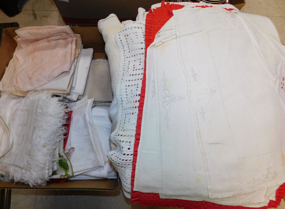 Lot Linens: Lot Linens. ALL DESCRIPTIONS AND ANY CONDITION STATEMENT GIVEN BY LANGSTON AUCTION GALLERY ARE STRICTLY OPINIONS AND LANGSTON'S SHALL HAVE NO RESPONSIBILITY FOR ERRORS OR OMISSIONS. THE ABSENCE OF A C