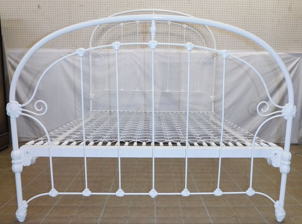 Painted Cast Iron Double Bed With Bed Springs (1 of 5)