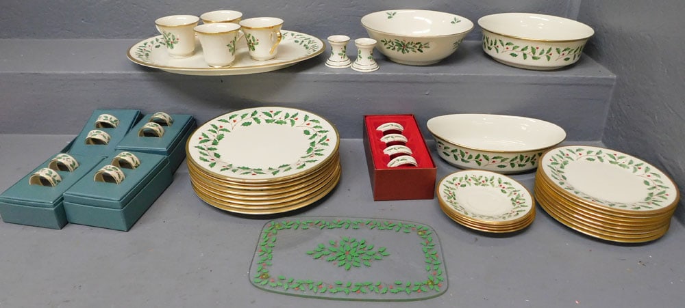 42 Pc Lenox Holiday China (1 of 6)