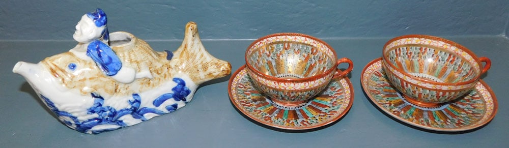19th C Saki Koi Fish Form Porcelain Tea Pot & Pair Thousand Face Cup & Saucers (1 of 6)