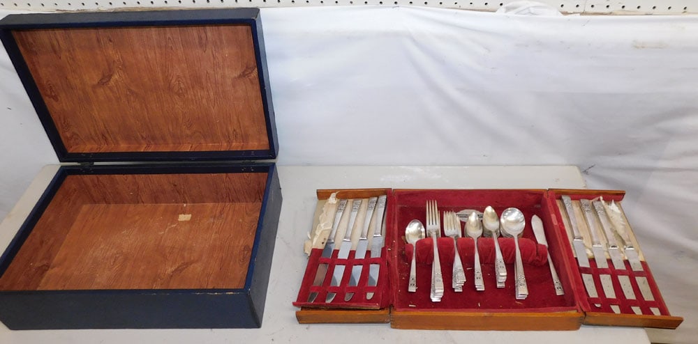 Community Flatware In Box With Blue Decorated Box (1 of 5)