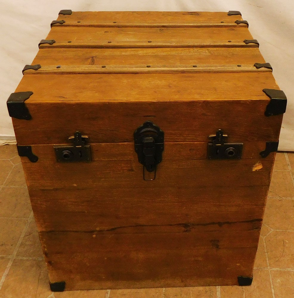 Pine Flat Top Trunk (1 of 3)