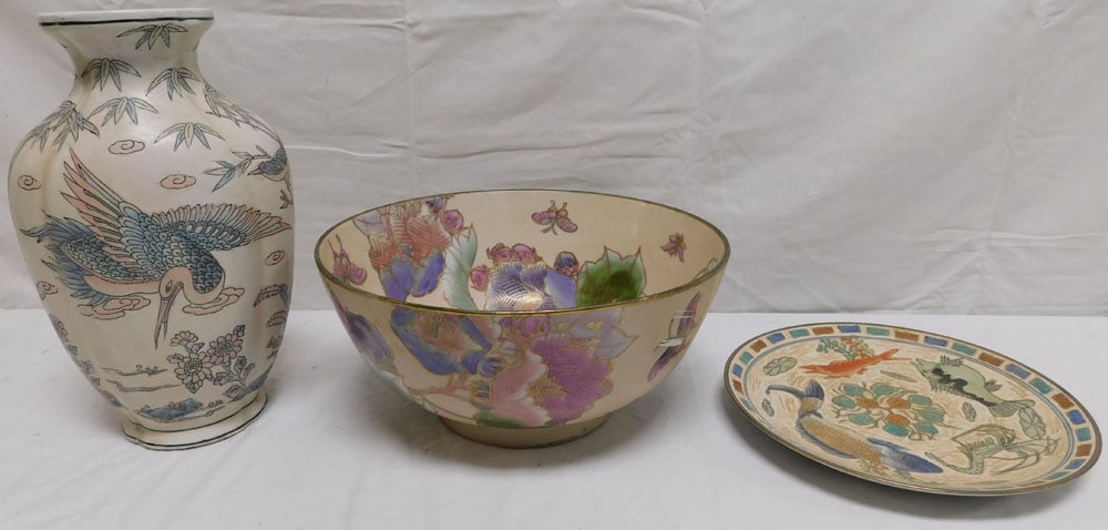 Three Oriental Porcelain Items (1 of 4)