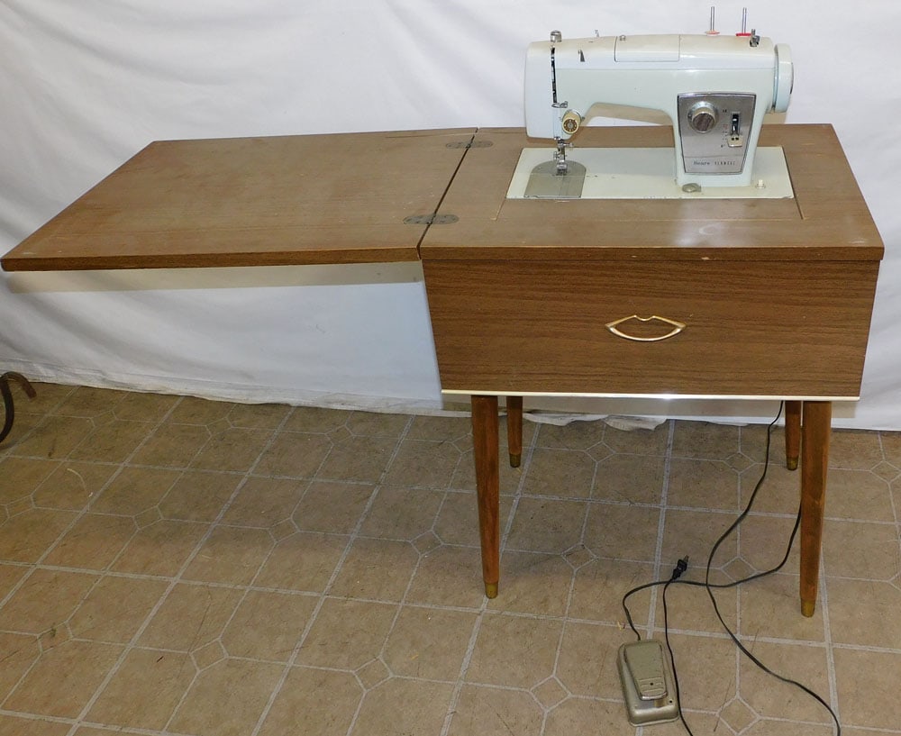 Vintage Sewing Machine: Vintage Sewing Machine. 24 1/2" W 18 1/2" D 31 1/2" H ALL DESCRIPTIONS AND ANY CONDITION STATEMENT GIVEN BY LANGSTON AUCTION GALLERY ARE STRICTLY OPINIONS AND LANGSTON'S SHALL HAVE NO RESPONSIBILITY F