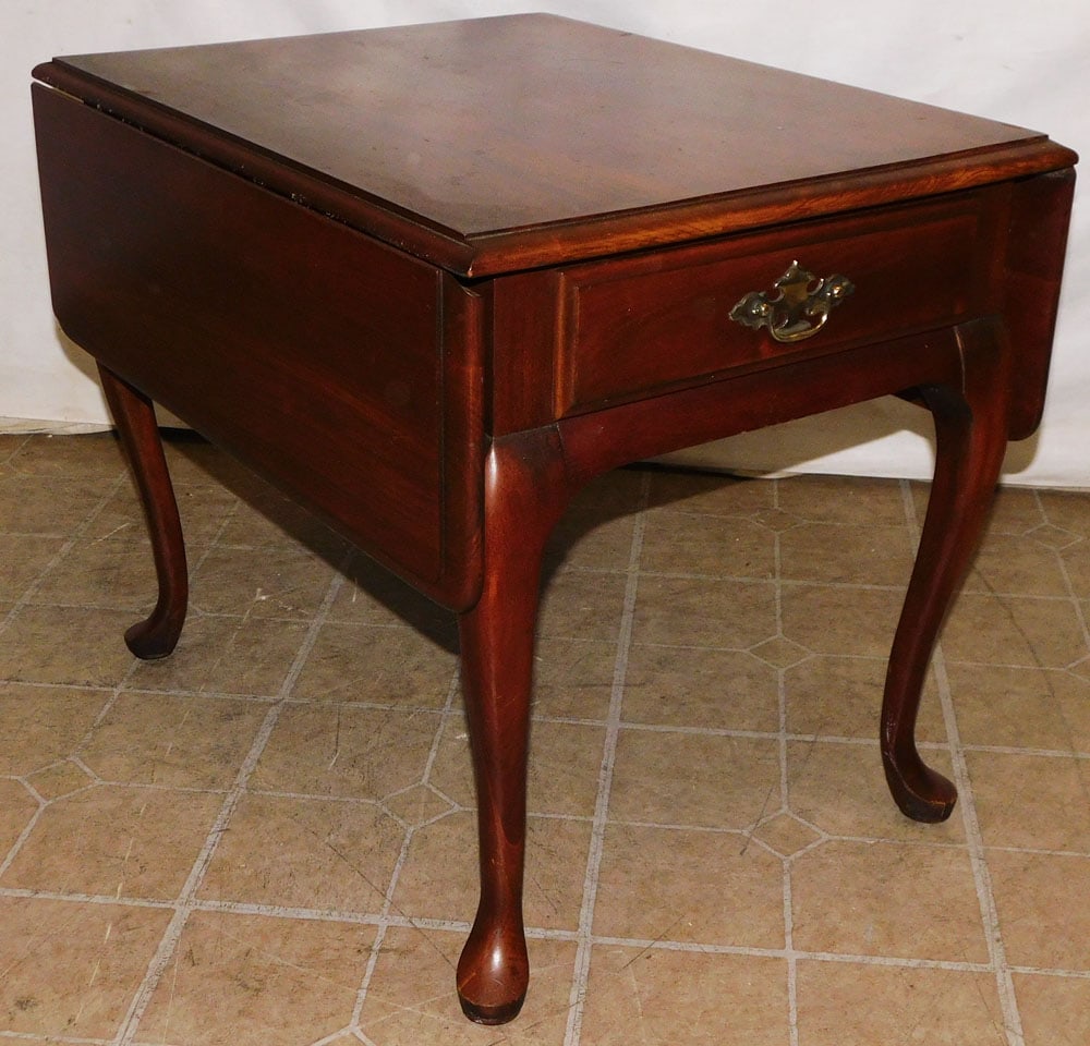 Cherry Queen Anne Drop-Leaf End Table with Drawer (1 of 3)