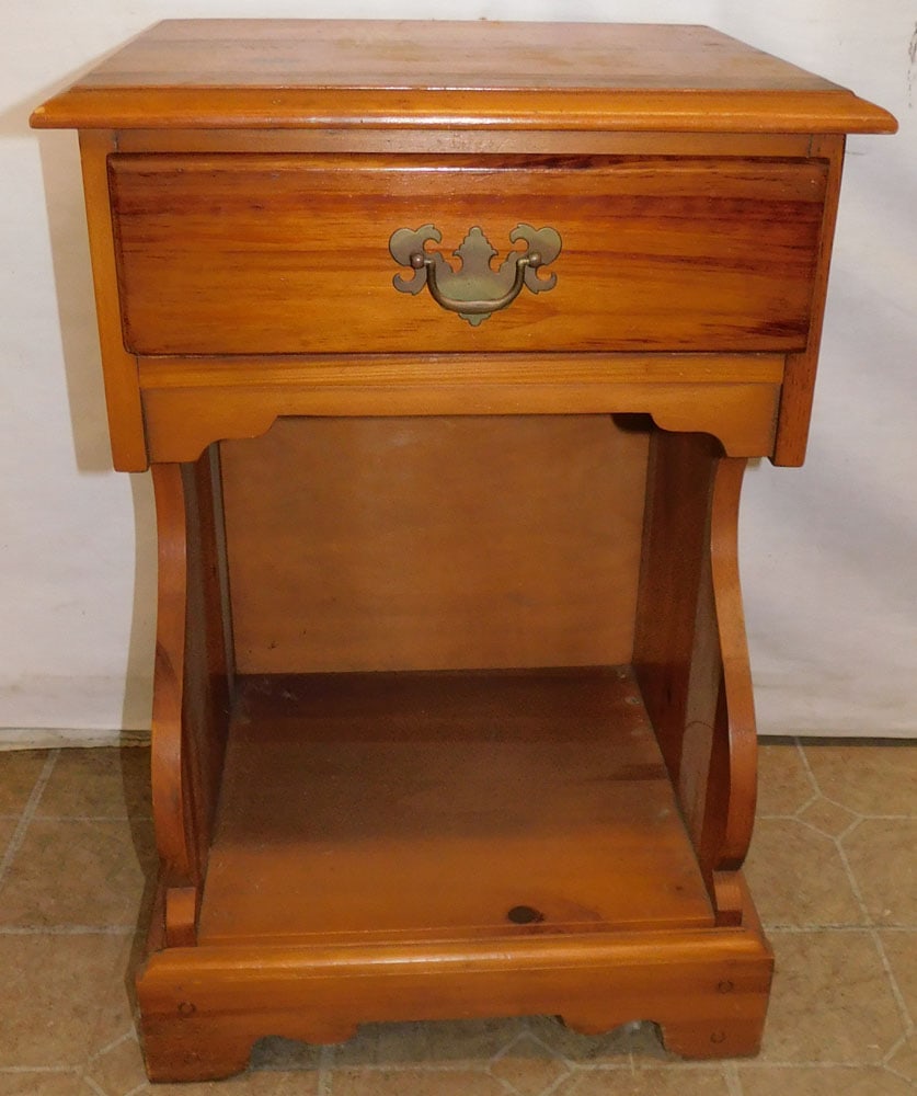 Pine Night Stand with Drawer (1 of 5)