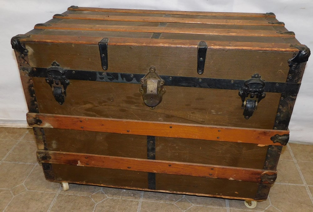 Antique Flat Top Trunk (1 of 4)