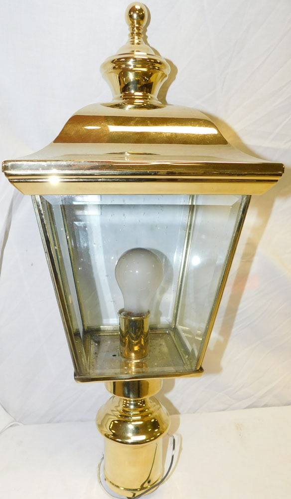 Brass & Glass Street Light: Brass & Glass Street Light . 20 1/4" H ALL DESCRIPTIONS AND ANY CONDITION STATEMENT GIVEN BY LANGSTON AUCTION GALLERY ARE STRICTLY OPINIONS AND LANGSTON'S SHALL HAVE NO RESPONSIBILITY FOR ERRORS OR OM