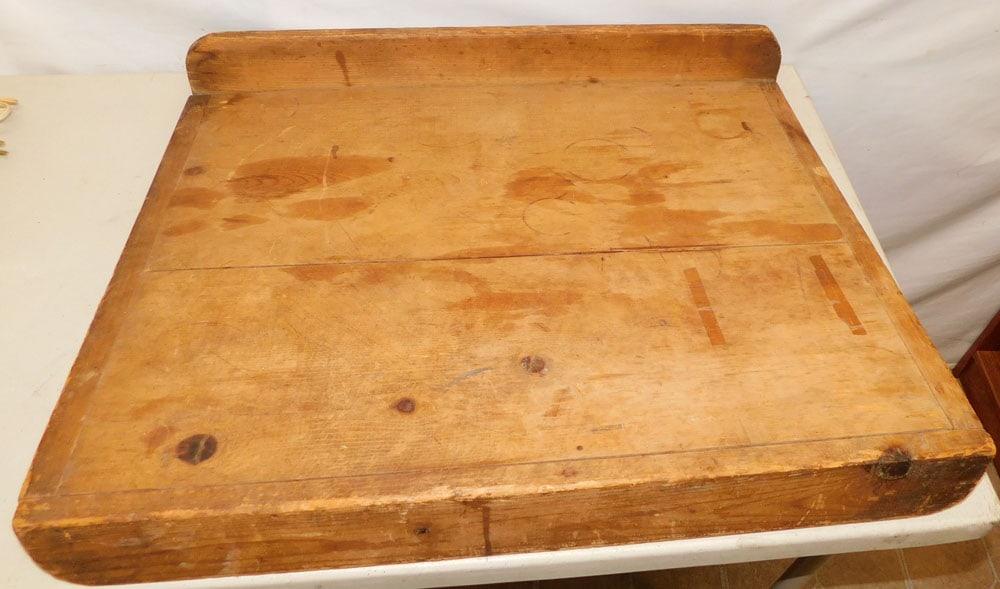 Antique Pine Cutting Board (1 of 2)