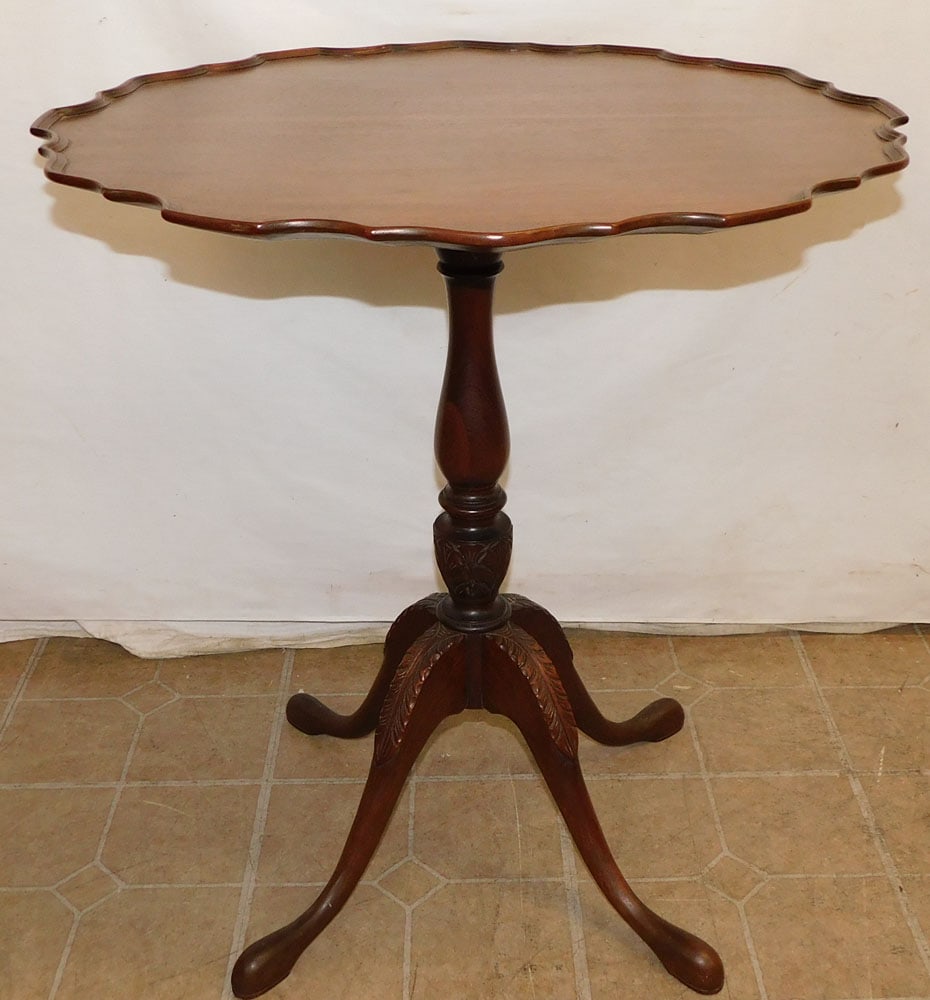 Mahogany Pie Crust Top Tea Table: Mahogany Pie Crust Top Tea Table. 25 3/4 Dia. 27 3/4" H ALL DESCRIPTIONS AND ANY CONDITION STATEMENT GIVEN BY LANGSTON AUCTION GALLERY ARE STRICTLY OPINIONS AND LANGSTON'S SHALL HAVE NO RESPONSIBILITY