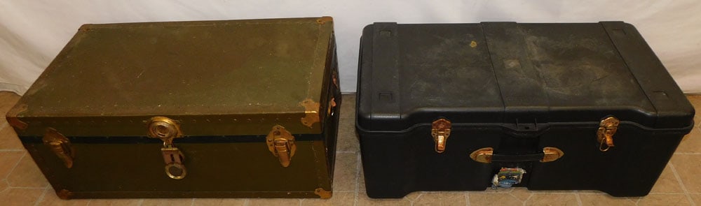 Vintage Foot Locker & Plastic Storage Box (1 of 2)